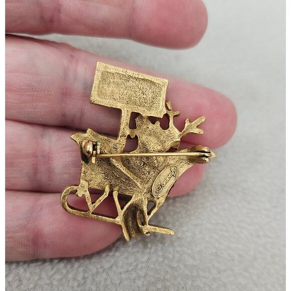 Signed DANECRAFT Reindeer On Strike Gold Tone Vintage Brooch Pin Red - Picture 5 of 7